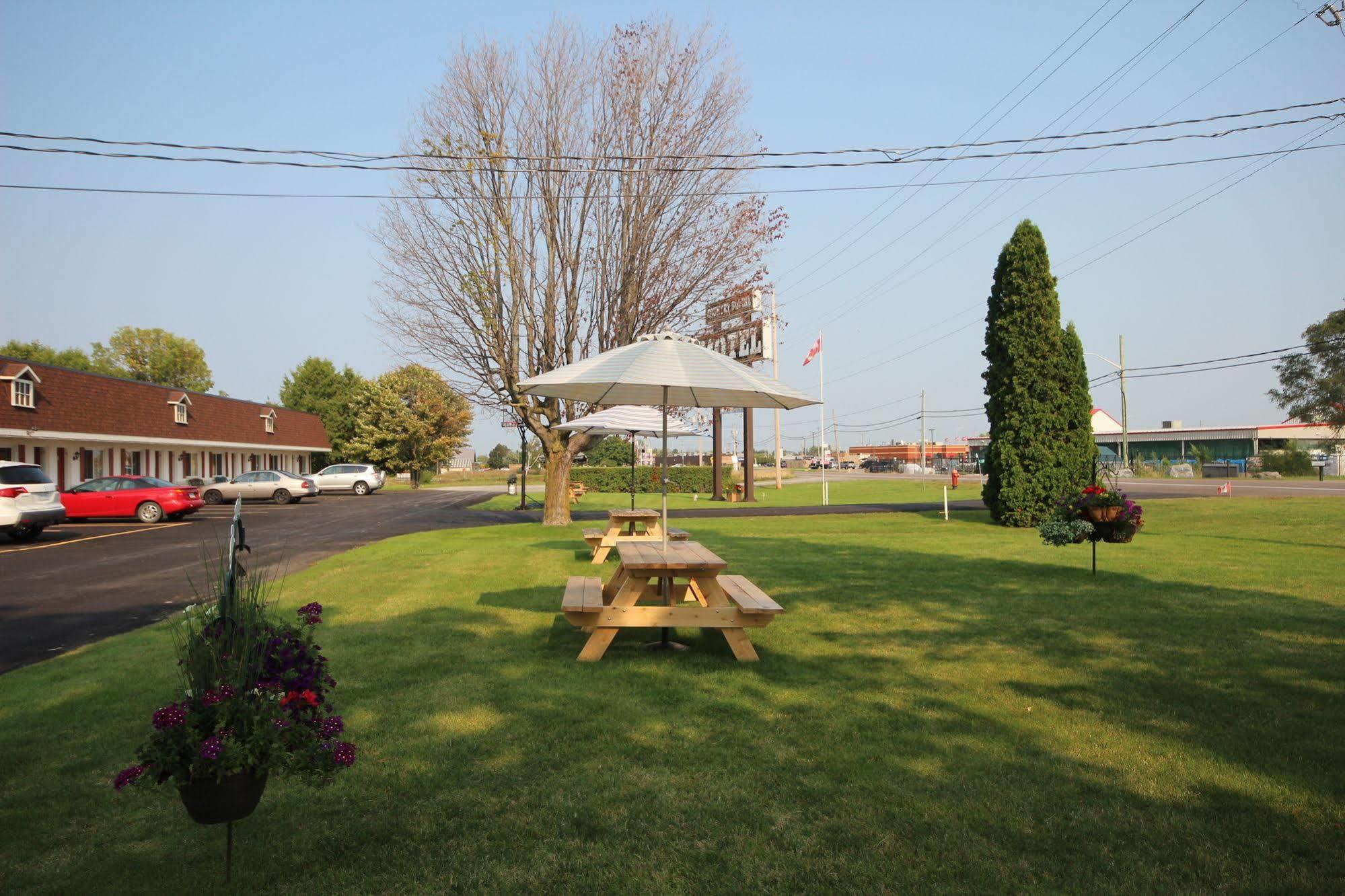 Country Squire Motel Arnprior Extérieur photo