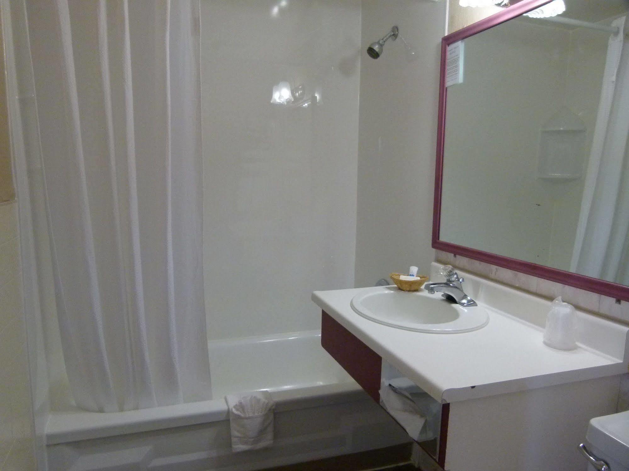 Country Squire Motel Arnprior Extérieur photo